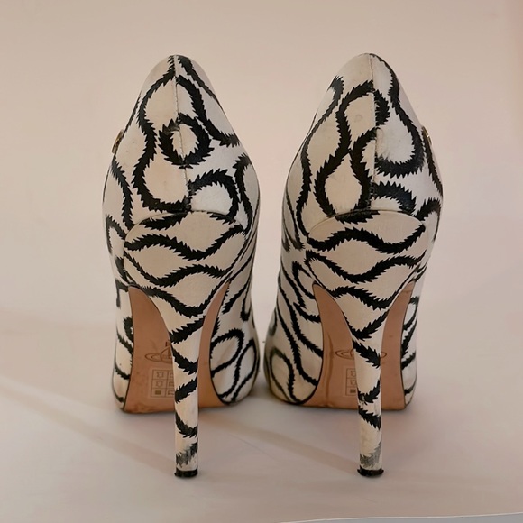 Vivienne Westwood ICONIC PUMP SQUIGGLE DARK BLUE ON WHITE USED - Picture 6 of 12